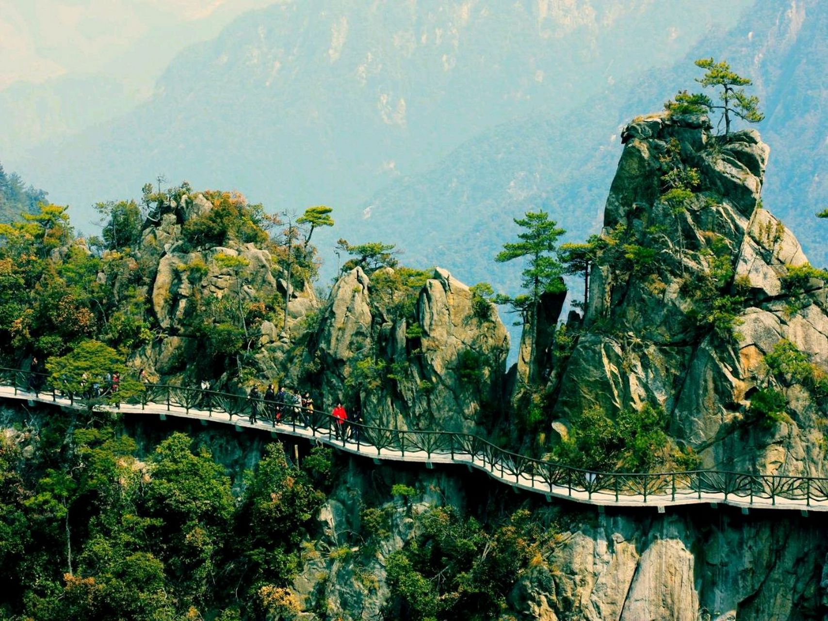 早秋漫游指南# 大明山地处浙江临安西部,邻近安徽省,古称"日月山"