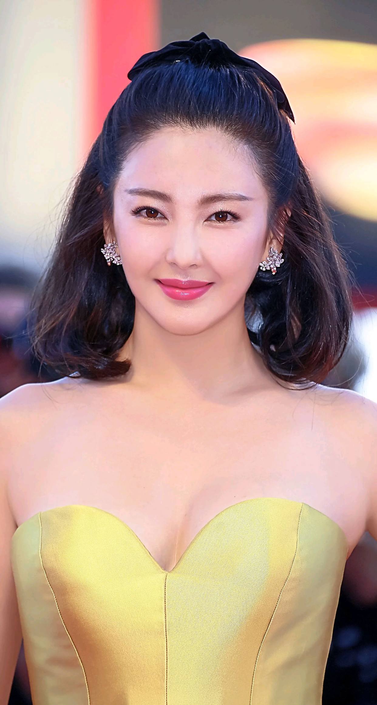 张雨绮高清写真性感迷人,气场强大,十足的霸道女总裁范