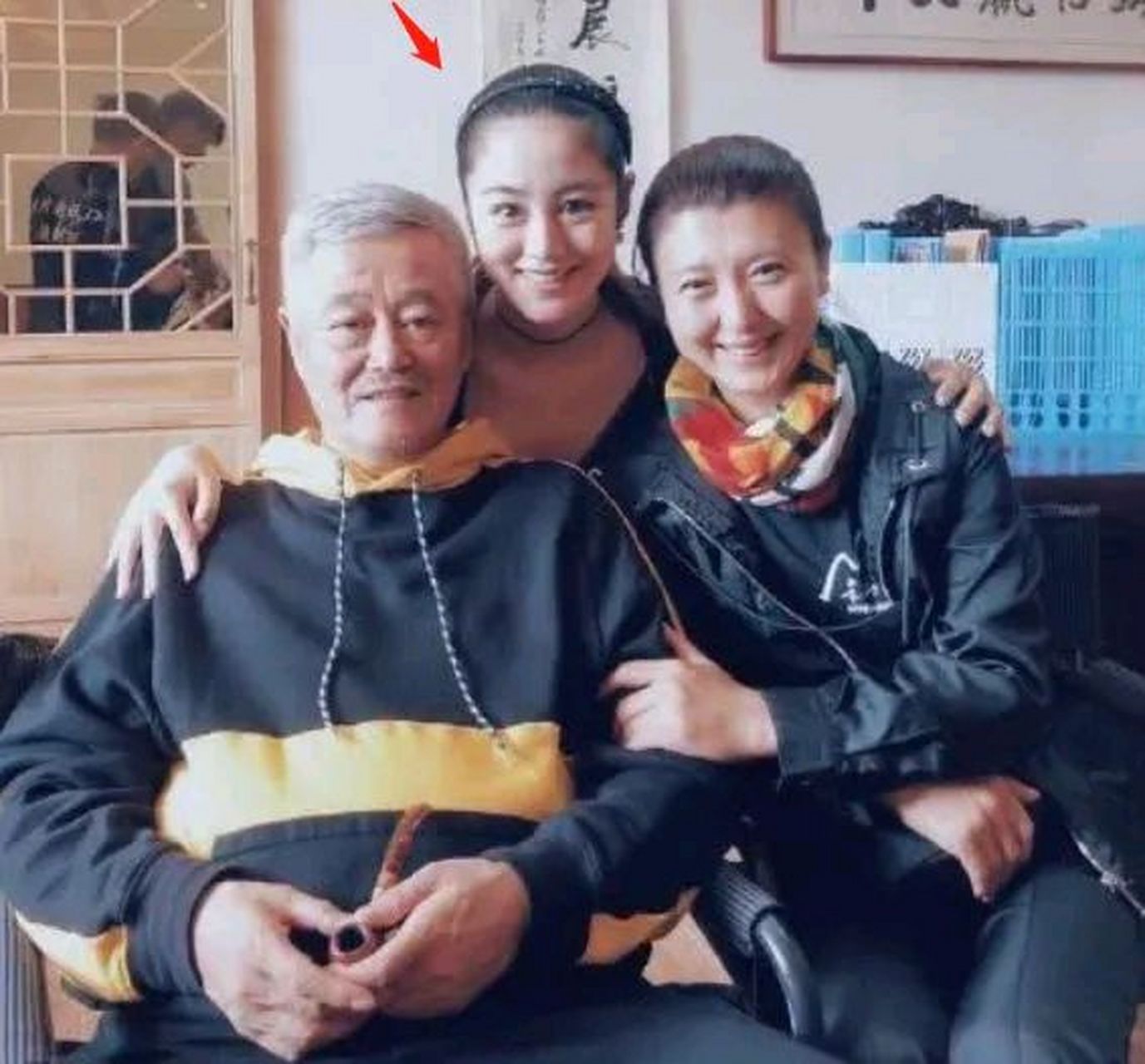 院子超大装修奢华  "乡爱"的王小蒙扮演者毕畅晒了和女儿互动的视频