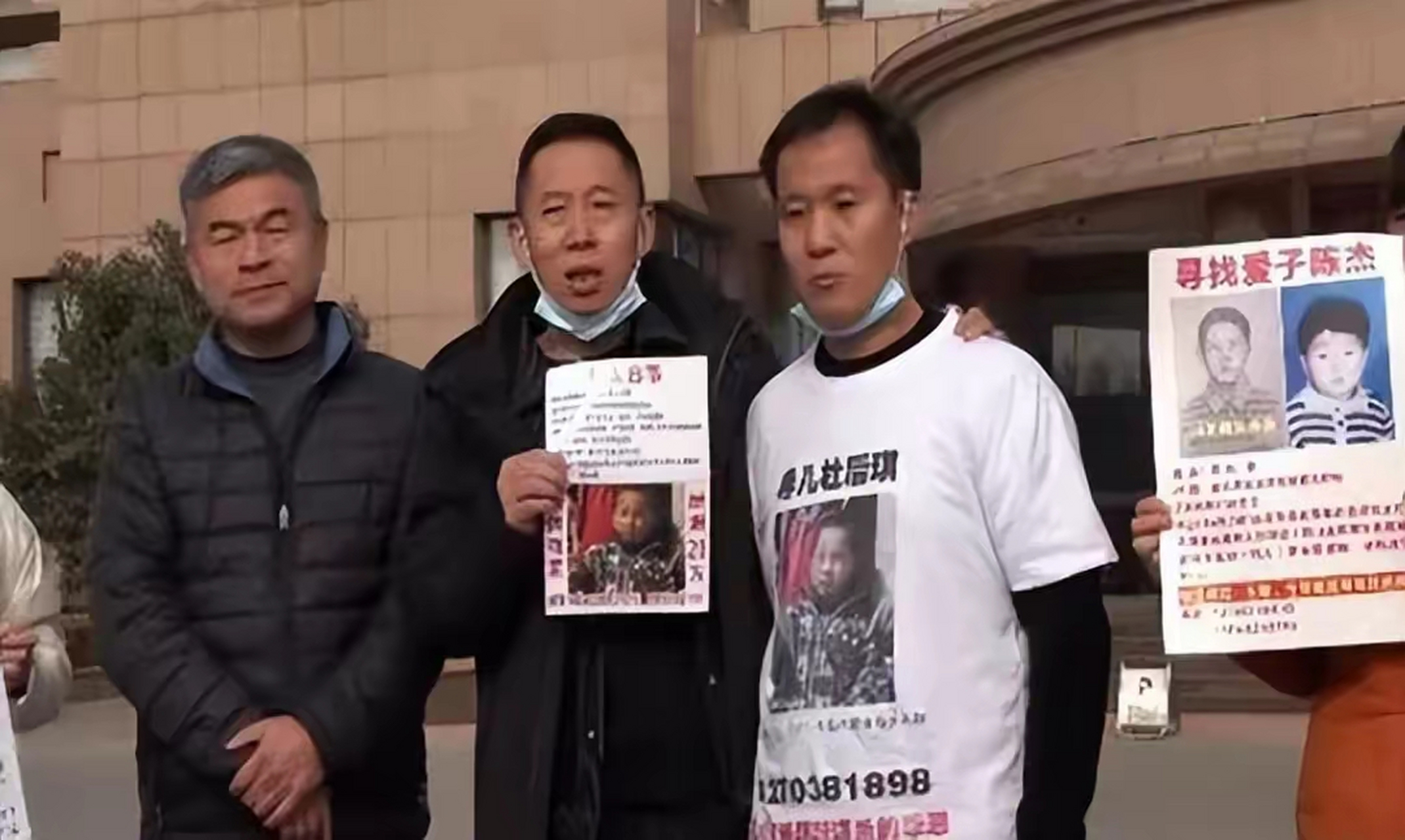 大家记住这张脸,他是拐卖孙卓的人贩子吴飞龙,他拐卖不止一个孙卓