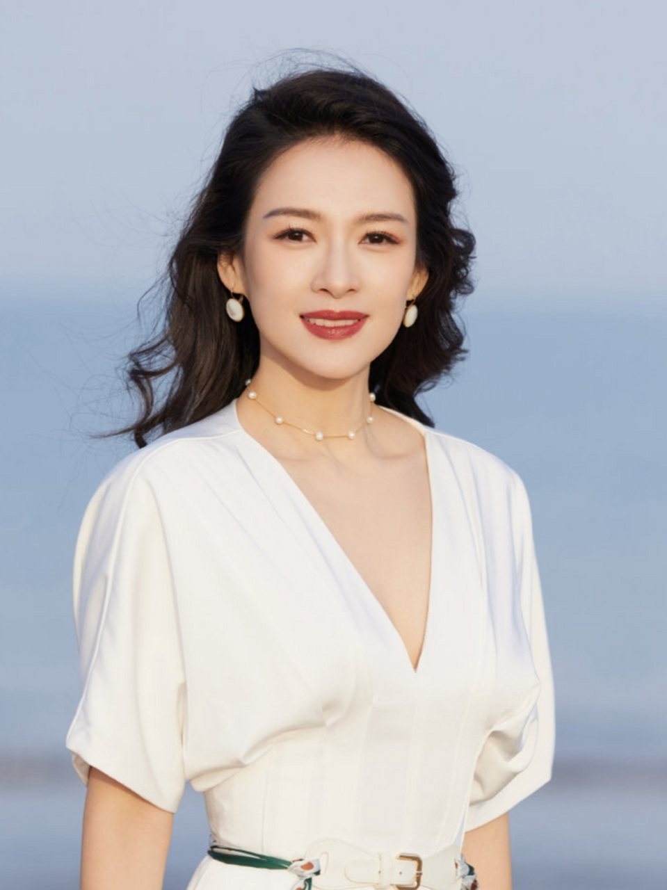 标准的三庭五眼,合作过得导演也称赞她是最好拍,最上镜的脸