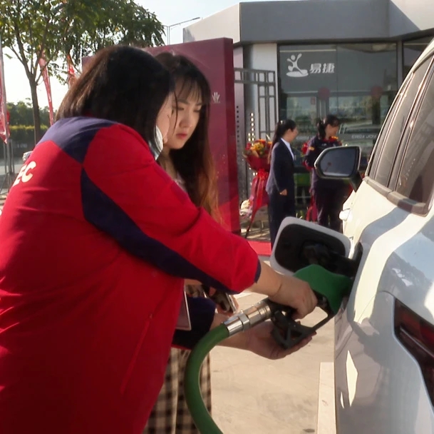 河北省首座"绿岛加油站"亮相石家庄