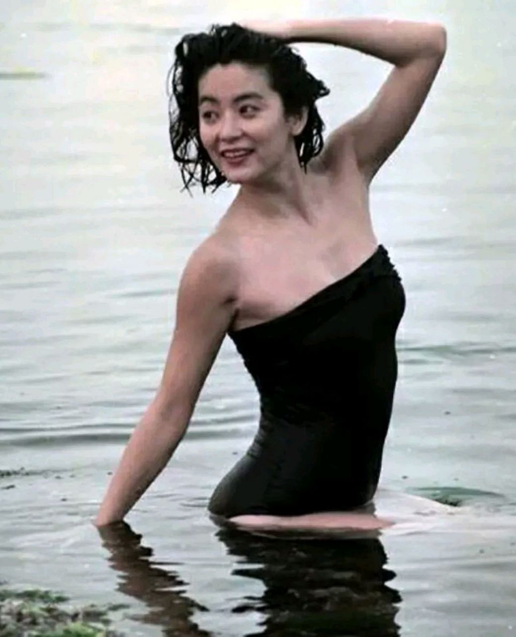 在水一方 1975 林青霞图片