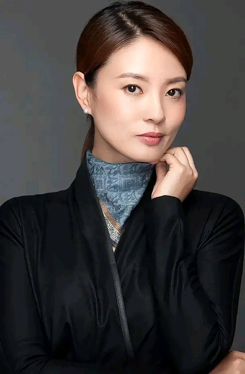 刘芳菲,美丽,气质,才女,大方的主持人