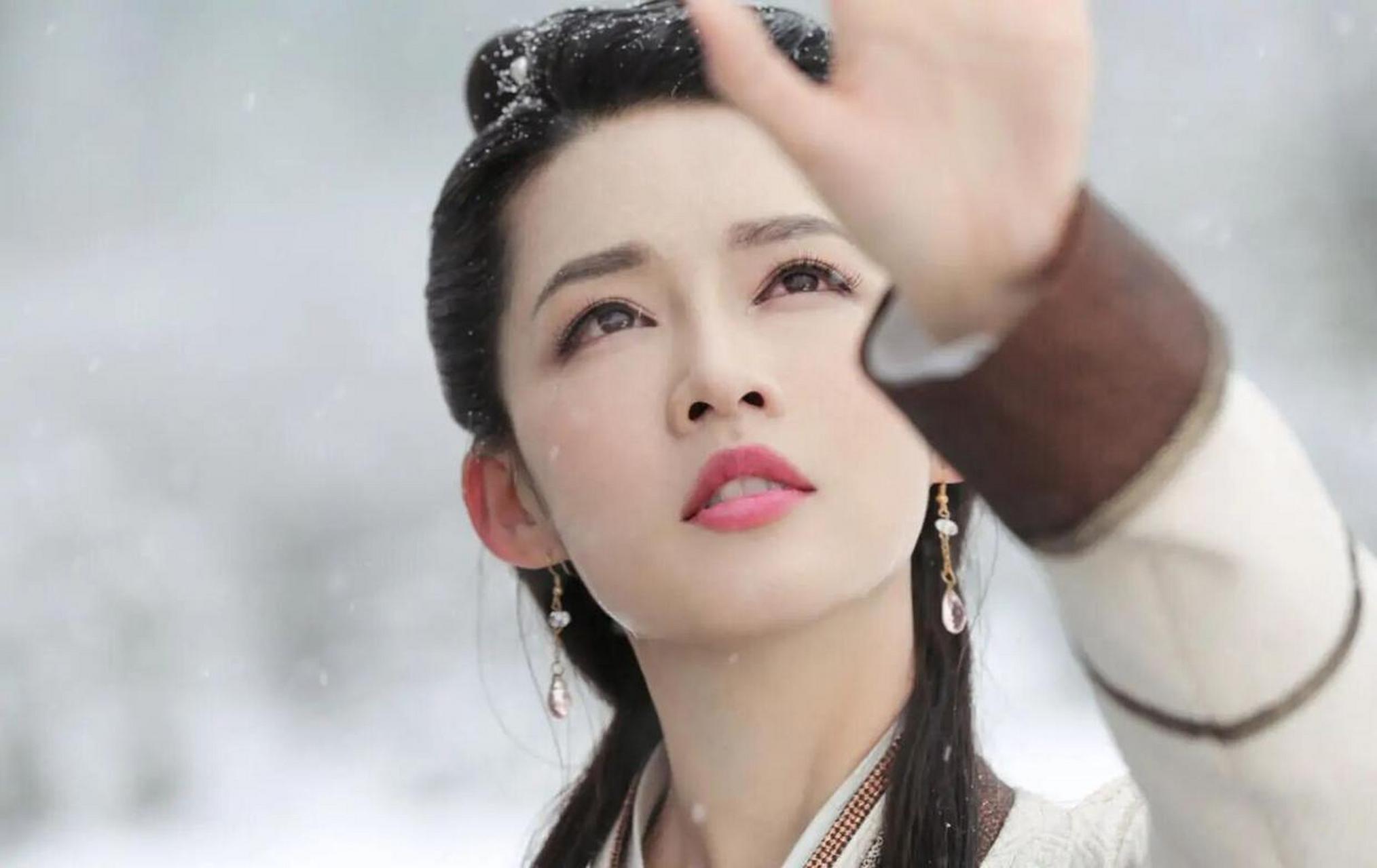 赵丽颖李沁双女主大剧媚世栖凰# 赵丽颖,李沁携手演绎双女主大剧栽 