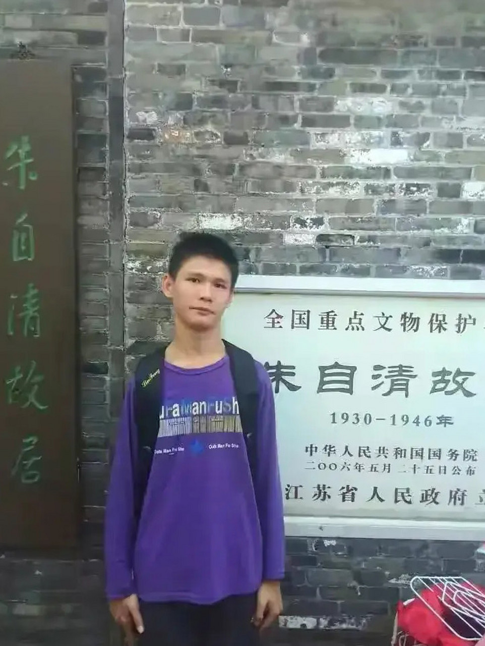 这个男孩叫刘威麟,出生时,因为难产导致留下脑瘫后遗症男孩,以第1名的