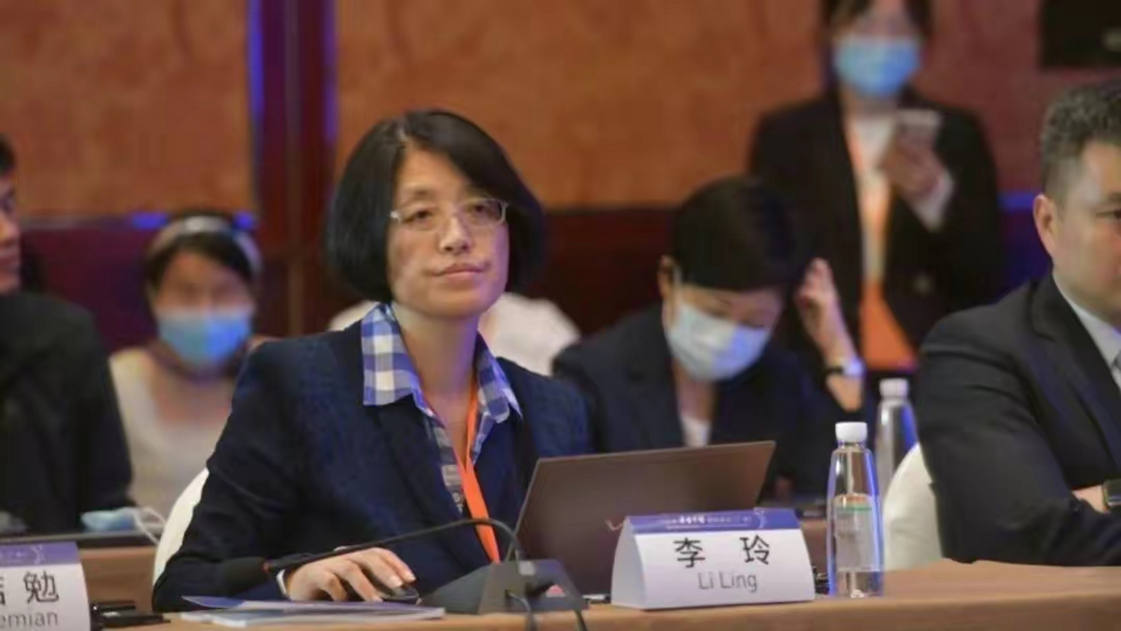 近日,北大教授李玲的一番言论引发了社会热议.