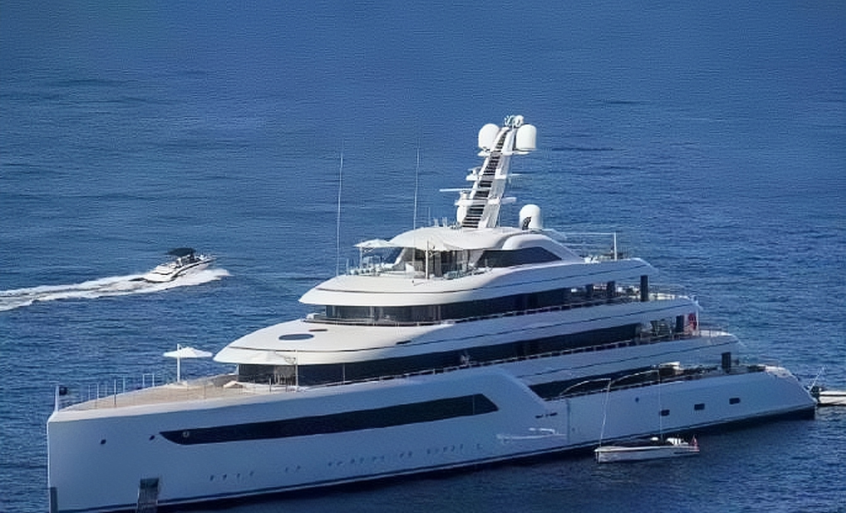 大比拼!c罗 马云同时度假,二人游艇大豪华,曼联巨星稍逊一筹!