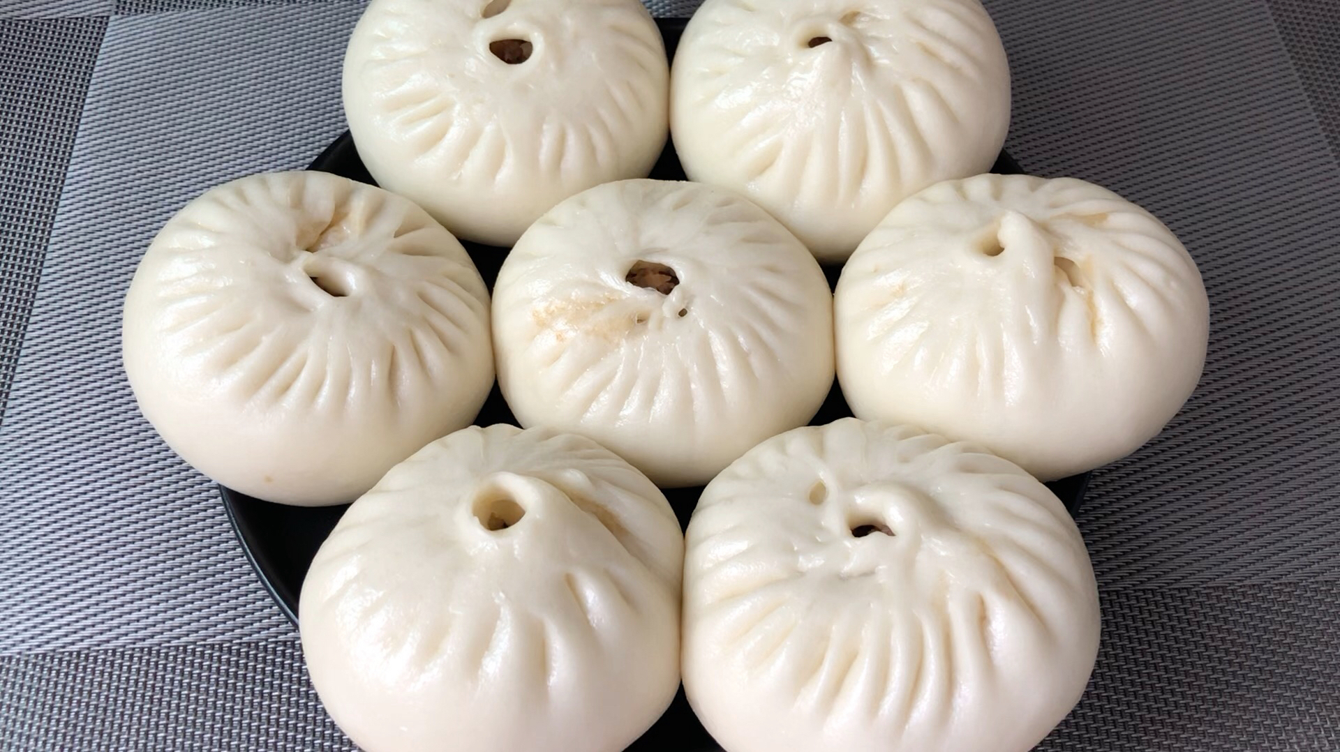 秋天南瓜冬瓜吃腻了,试试这个鲜肉笋干包子,蒸的营养好吃不上火