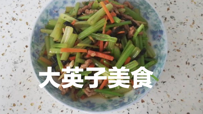 多彩芹菜炒肉丝需要加这一步,做法简单,芹菜鲜脆肉丝细嫩