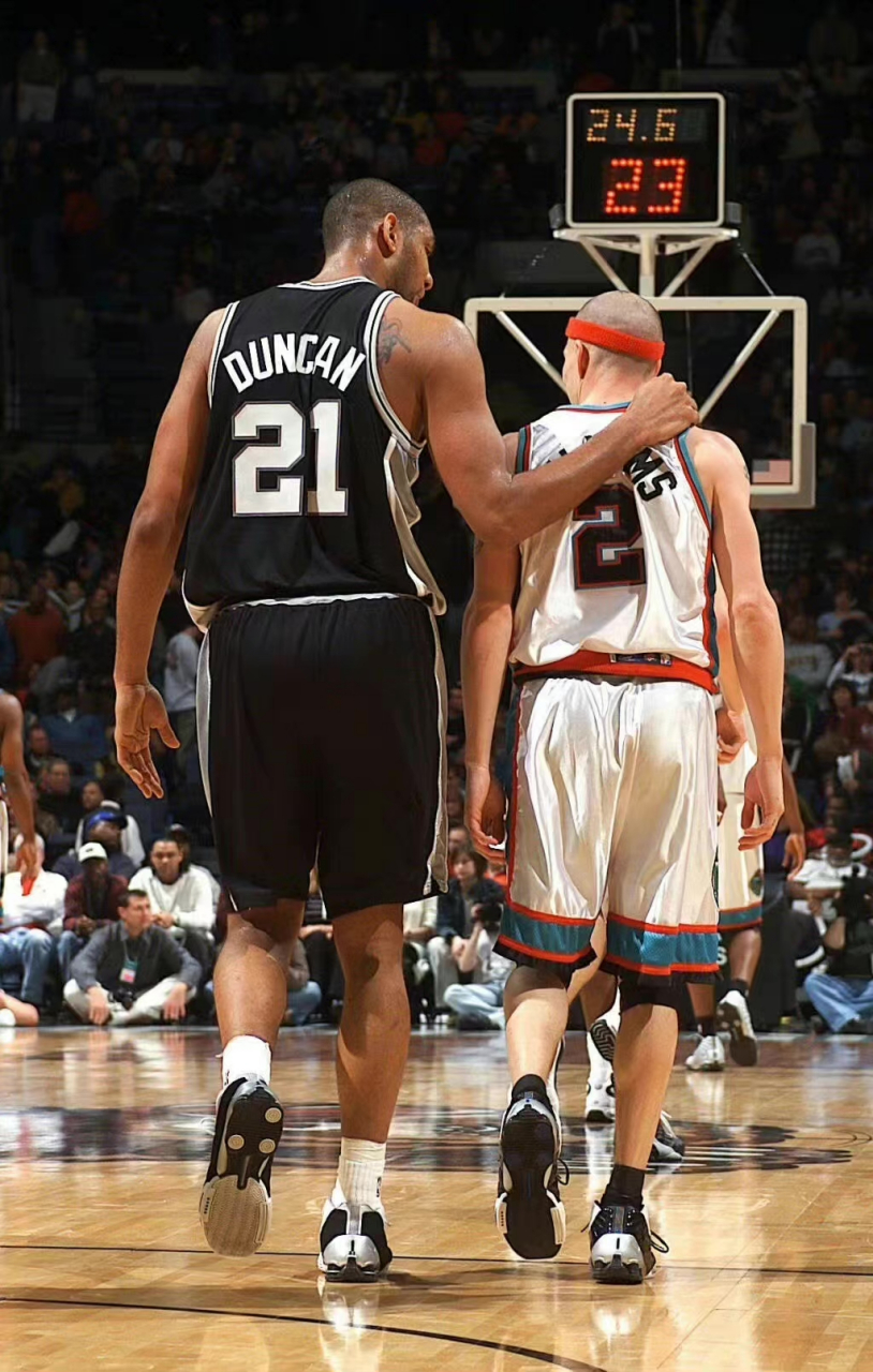 背影:邓肯 "白巧克力"威廉姆斯 科比 詹姆斯 韦德 卡特 艾佛森 特雷