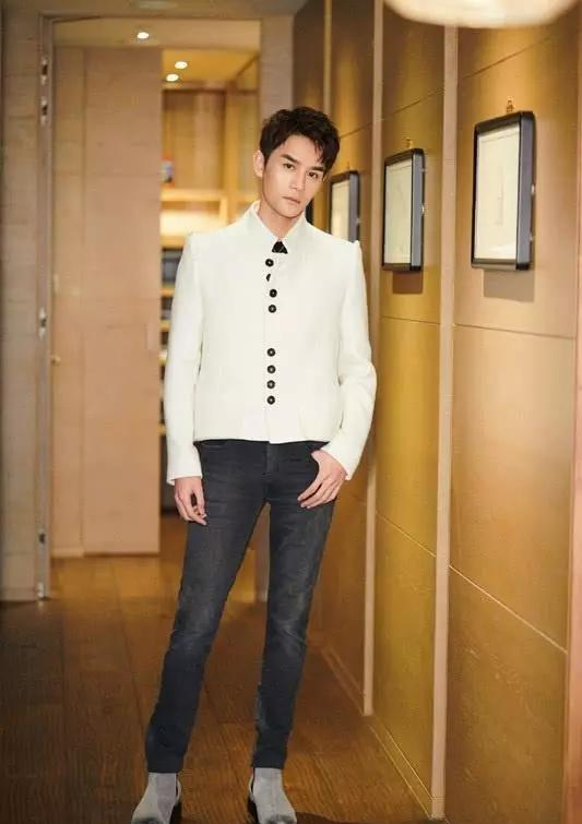 王凯时尚穿搭来袭,风范十足,尽显高级质感