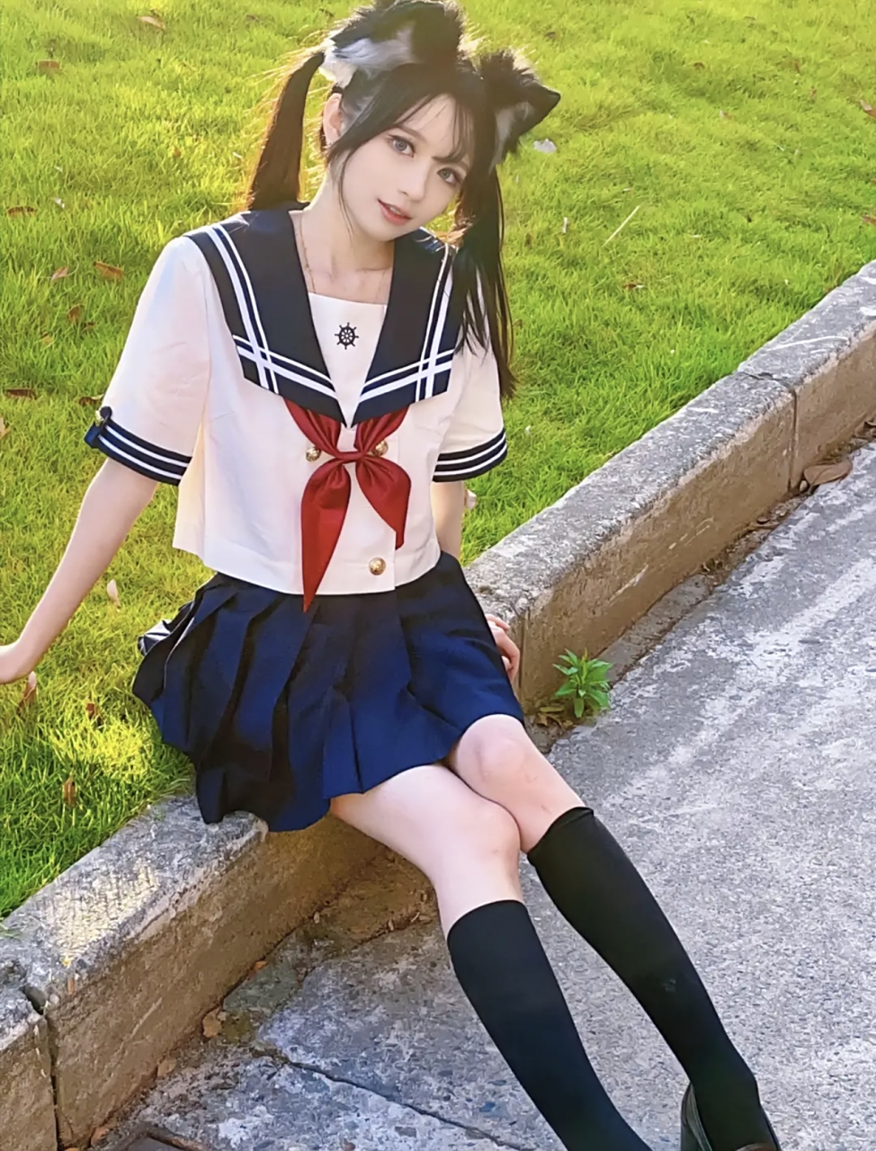 校园里的唯美jk制服双马尾青春阳光女大学生