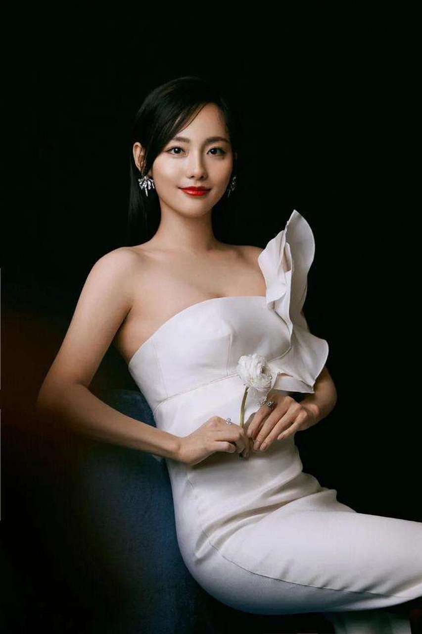 "爱的起,放的下",张佳妮没有长篇大论,短短的六个字,尽显女主大气