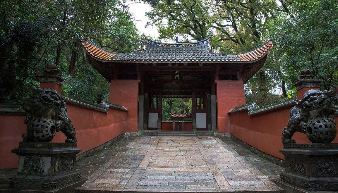 福建很受欢迎的寺庙,有"进山不见寺,进寺不见山"的建筑布局