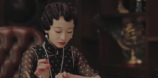 民国千金陆英:成婚嫁妆震惊名媛圈,丈夫一个举动,她死不瞑目