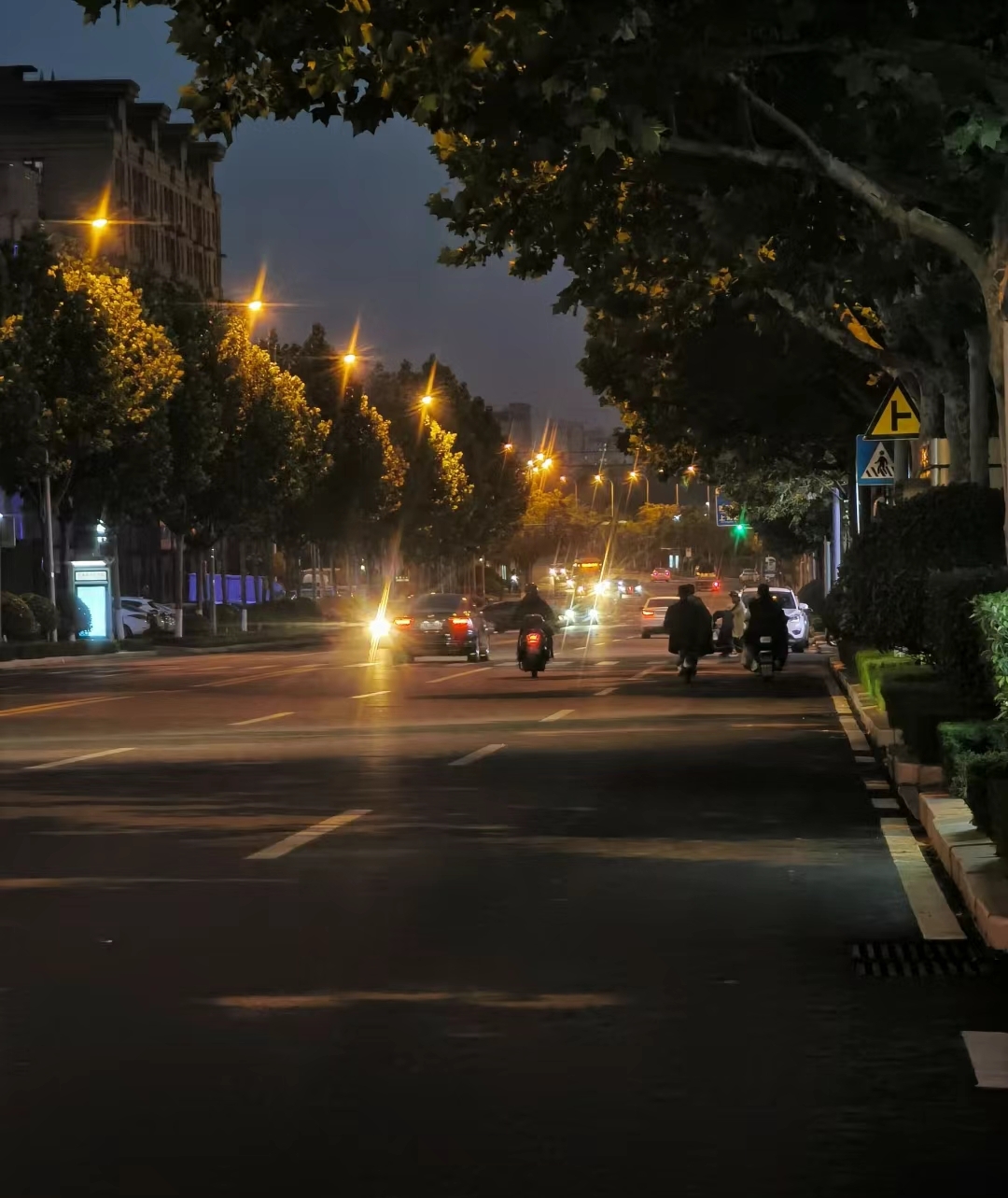 的光阴,觉得自己机会越来越渺茫,可是又不甘心,心中满是伤感和沉重