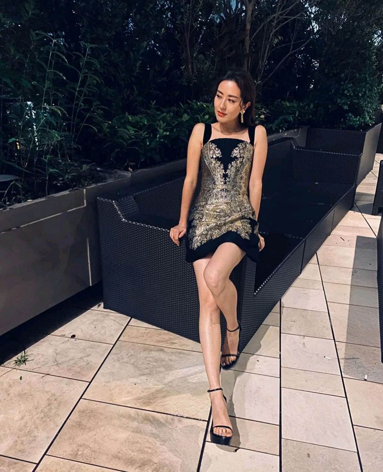 唐诗咏轻露美腿性感时尚女神