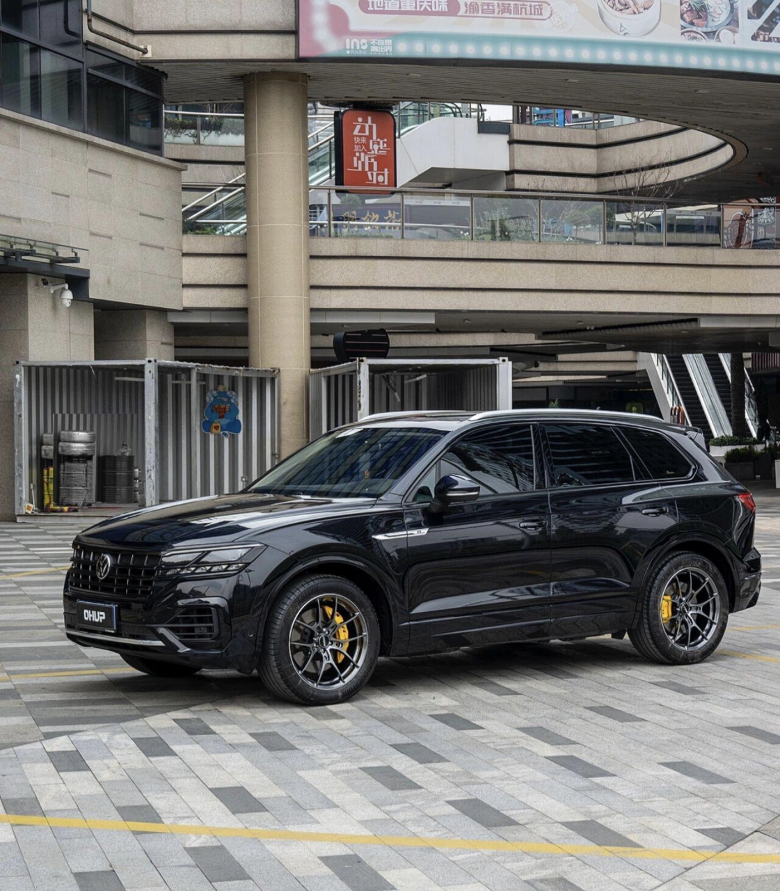 途锐黑武士,沉稳,从容,v6的肌肉型大众 搭配rays g025 日本锻造轮毂