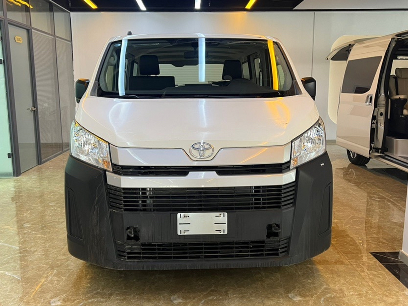 国六丰田格兰维亚萨尔法3.5汽油发动机