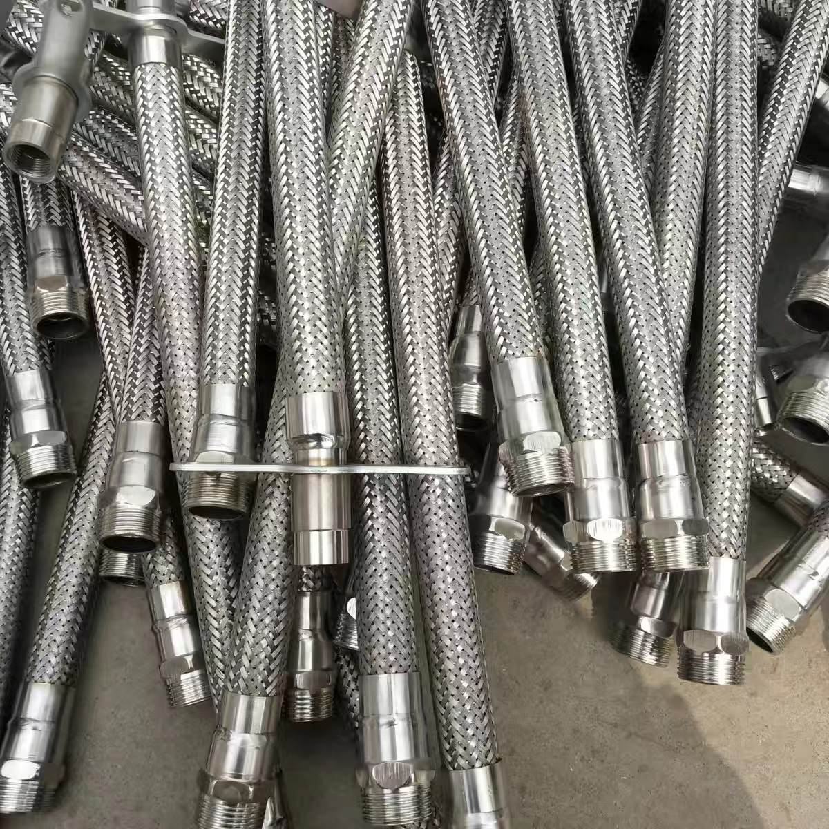 关于厂家对消防喷淋金属软管的解释