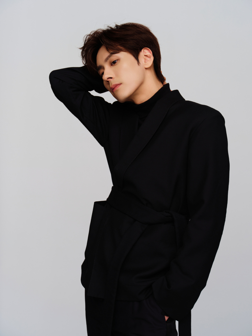 魏哲鸣帅气壁纸写真[给你小心心][绿丝带]