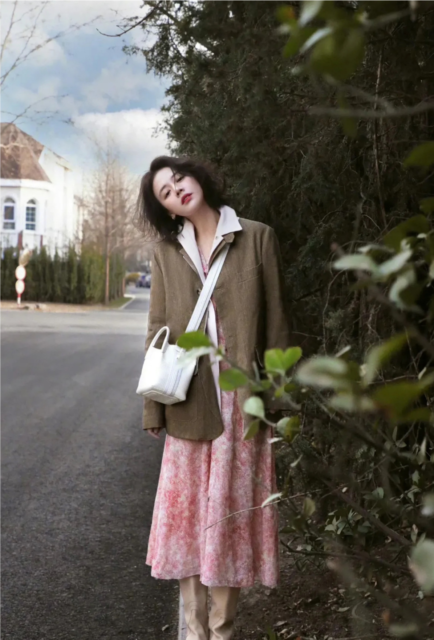 马思纯一下子也太美了,感觉回到了书模时期的颜值巅峰[嘻嘻][嘻嘻]