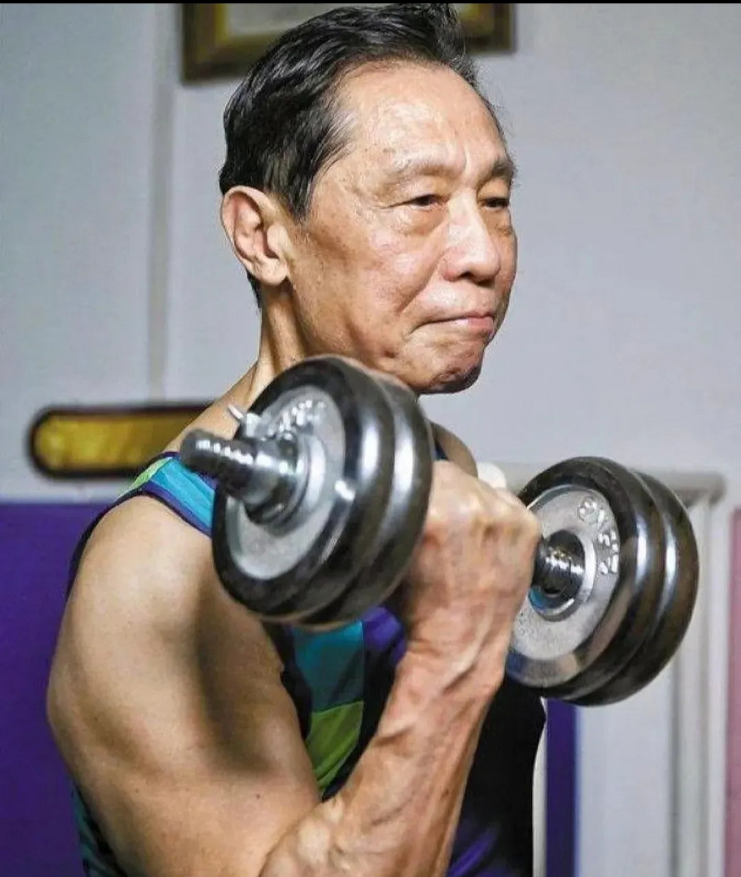生命在于运动,如今87岁的钟南山院士身体依旧硬朗,向钟老学习[赞][赞]