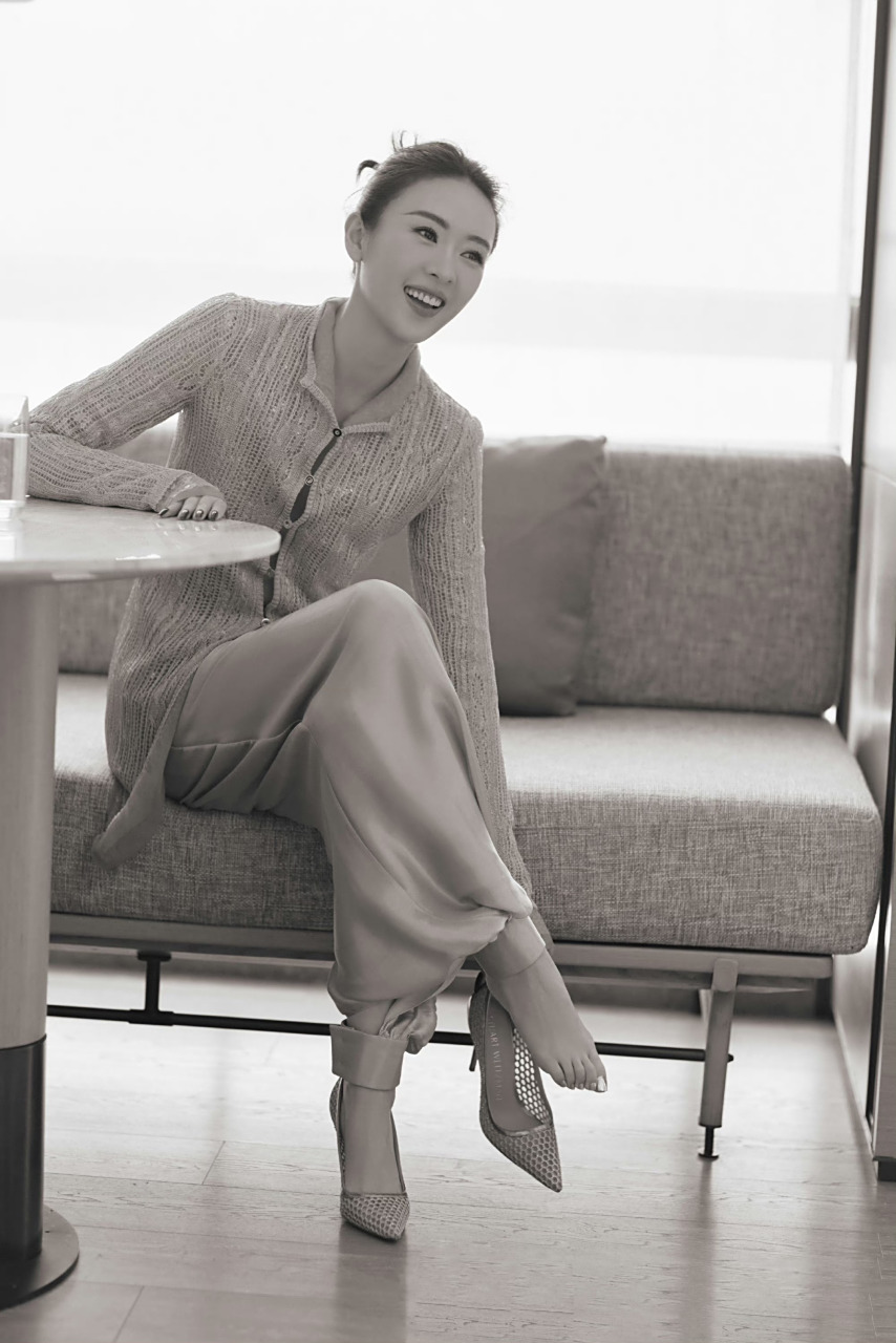 童瑶  脱高跟鞋  美jio丫