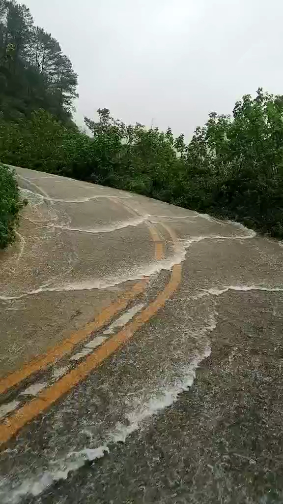 高速公路跌水图片