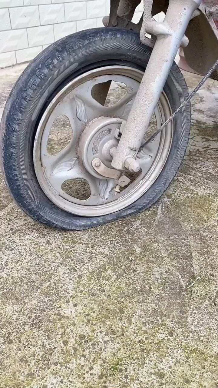 车胎扎了没气,不要急,备上这个#拖车器 #高性能实用工具