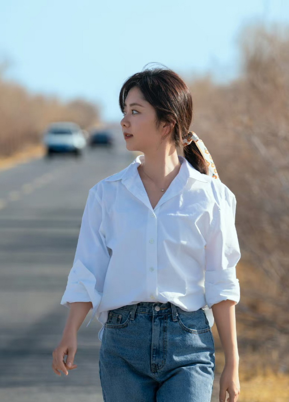 继电视剧《向风而行》在央视热播之后,当红小花谭松韵#谭松韵# 又一部