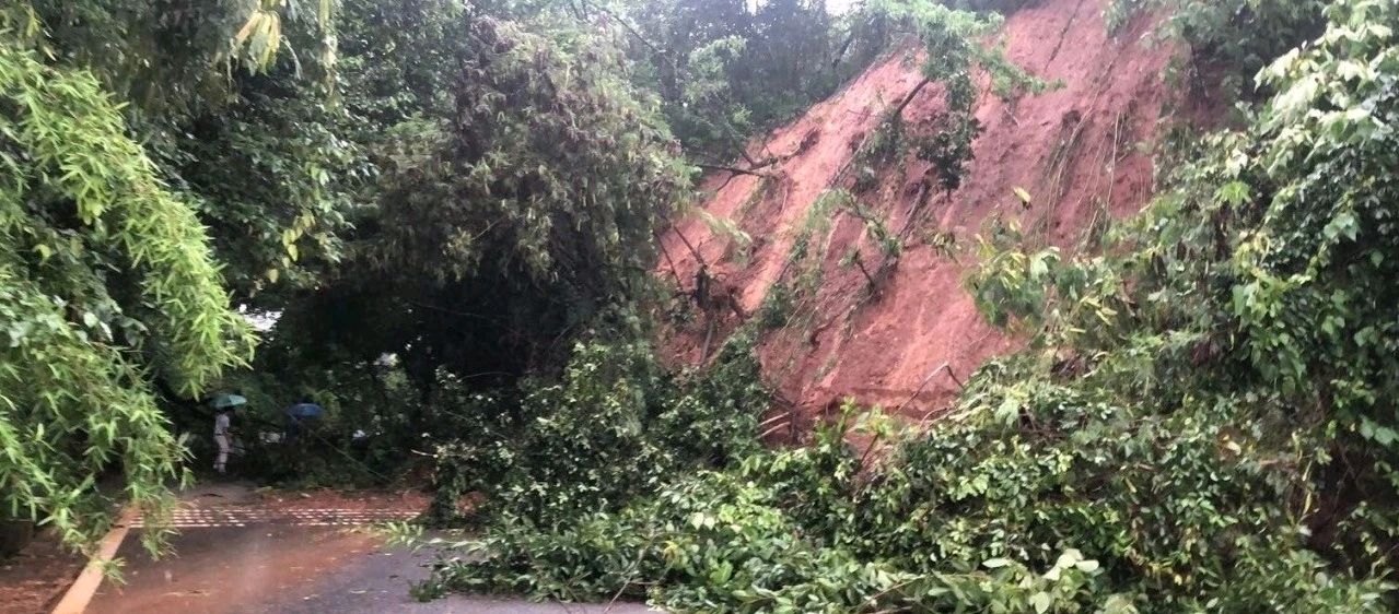 下雨山体滑坡图片图片