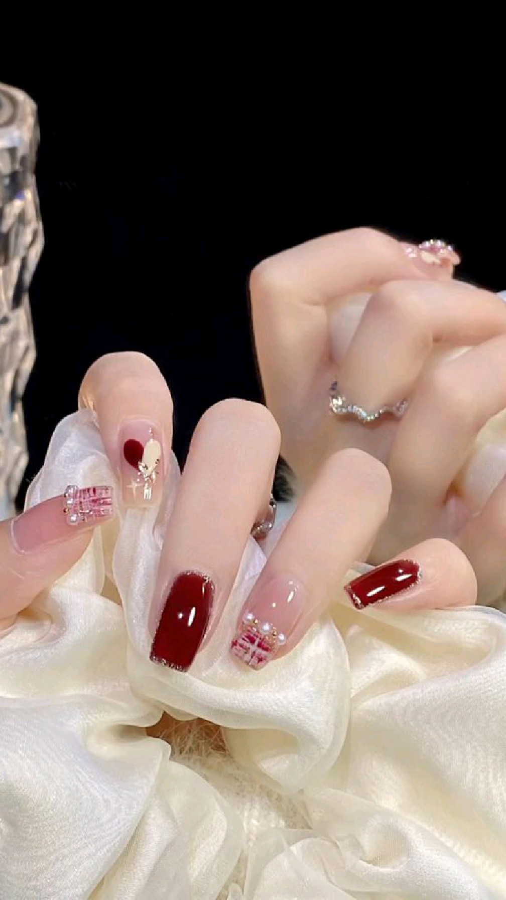 红色新年美甲 气质小香风