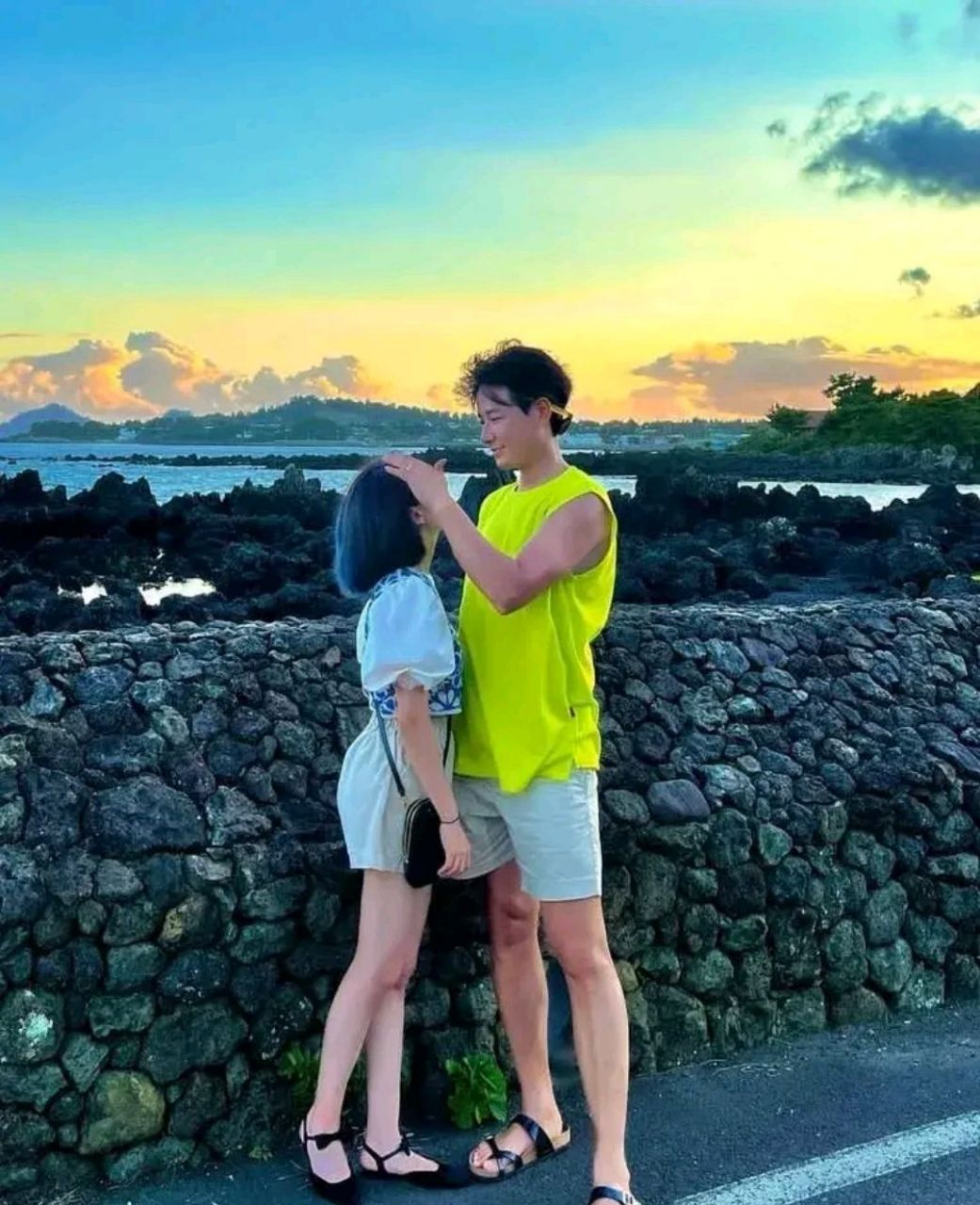 演员李智勋的妻子三浦绫乃通过自己的instagram上上传了多张照片.