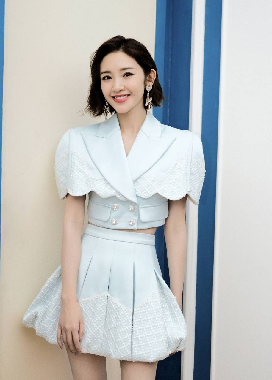 唐艺昕性感唯美短裙!#性感美女# #明星