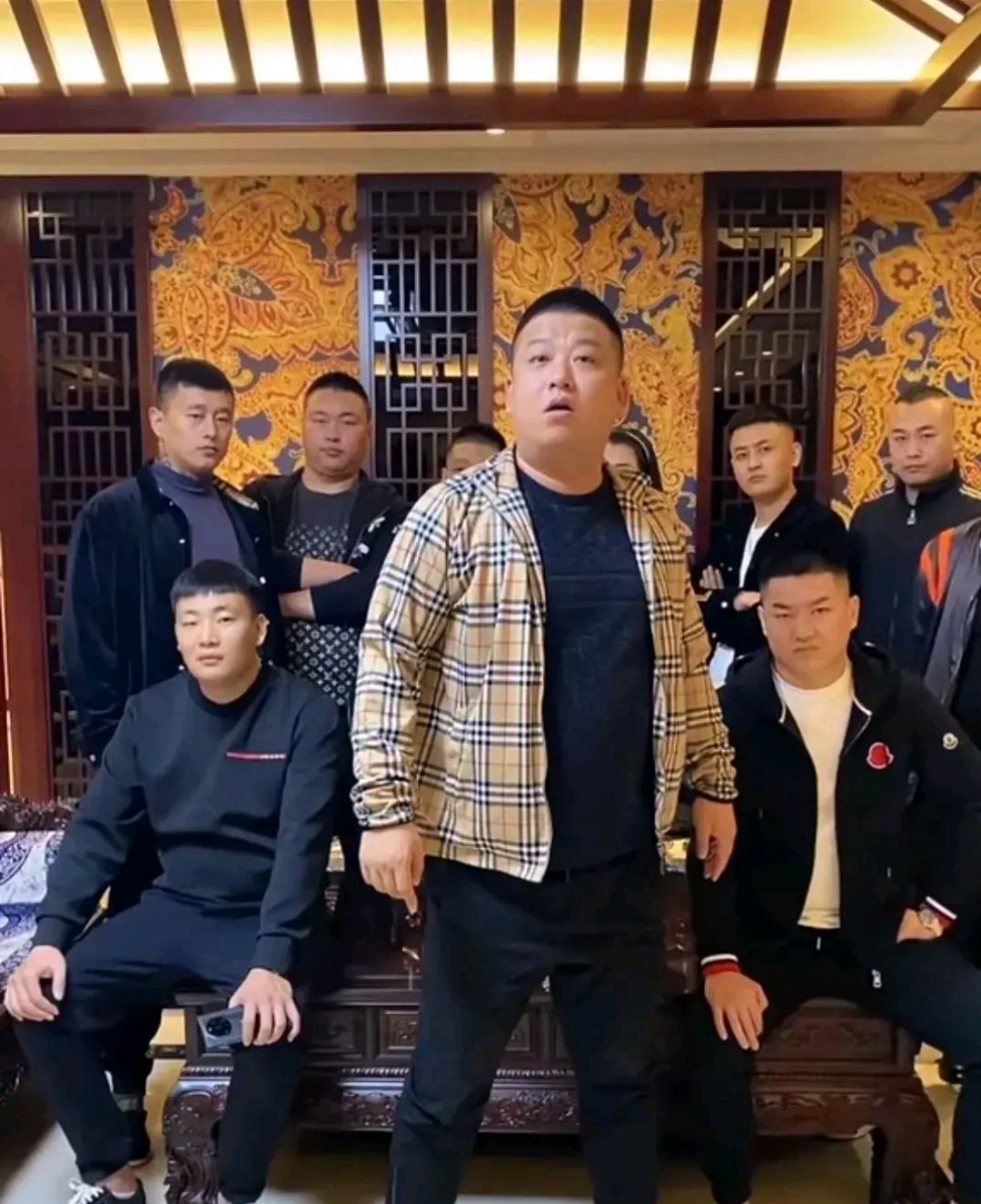 天津李四与马洪涛pk没打够:又卷进了嘎子谢孟伟和浩南的纷争