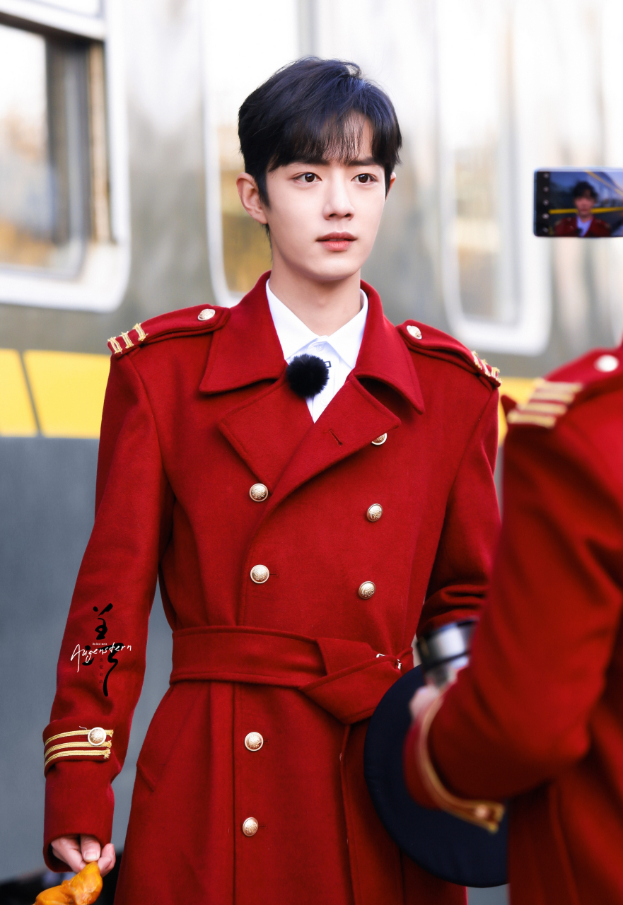 肖战的腰#  肖战的腰,杀人的刀,性感得不要不要的[色]