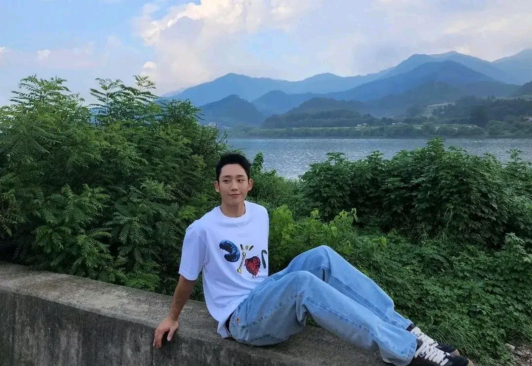 演员丁海寅在自己的instagram上上传了多张照片.