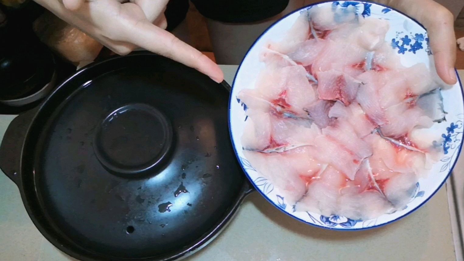 砂锅鱼片粥这样做最好吃,片片晶莹剔透入口即化,跟凉拌青瓜更配