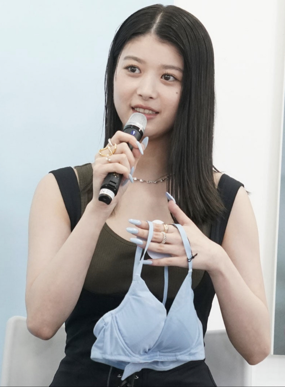 1995年出生的马场富美加拥有近乎完美的身材,身高167厘米的她,体秩创