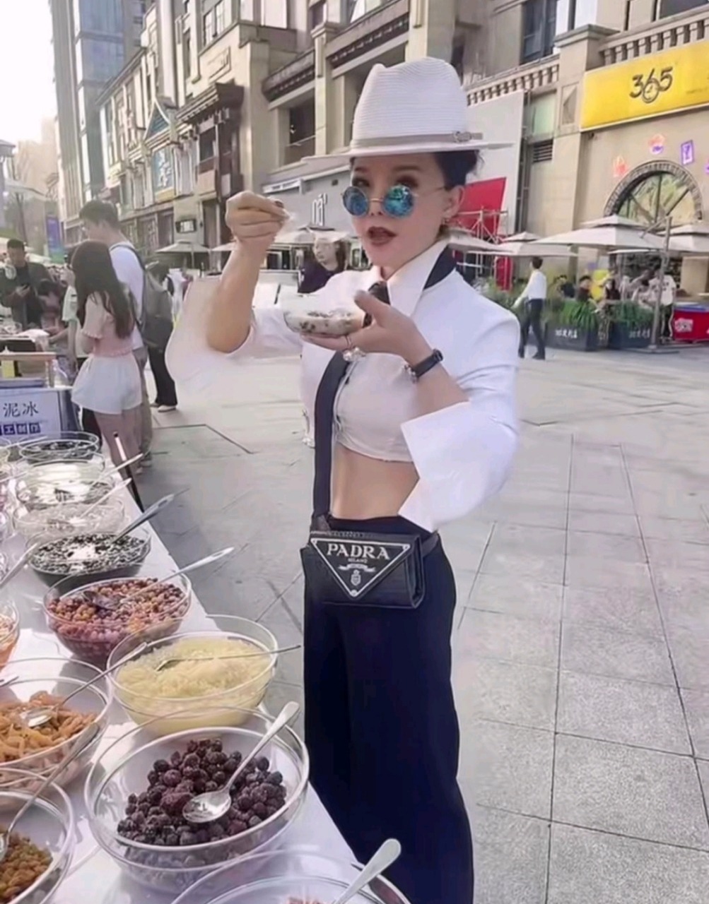 帽子姐身材真是不错