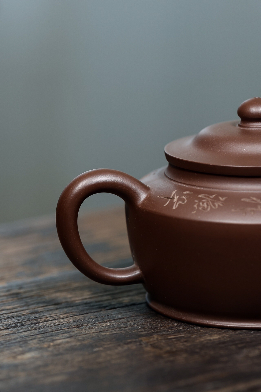 李江全手工制作的渔翁壶.