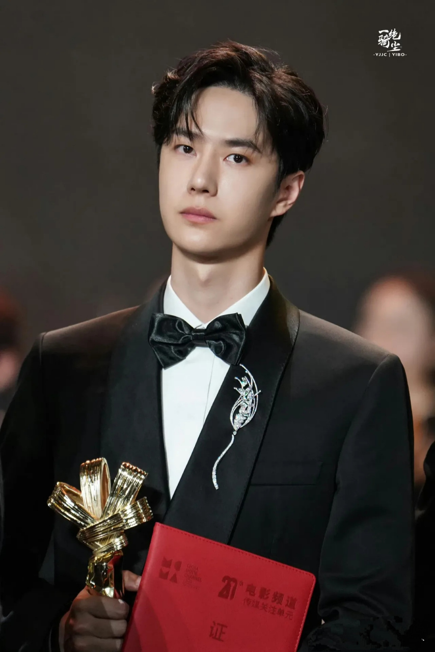 2016年,涵哥让王一博把人生的第一份彩头保管好,他真的都有在做 67.