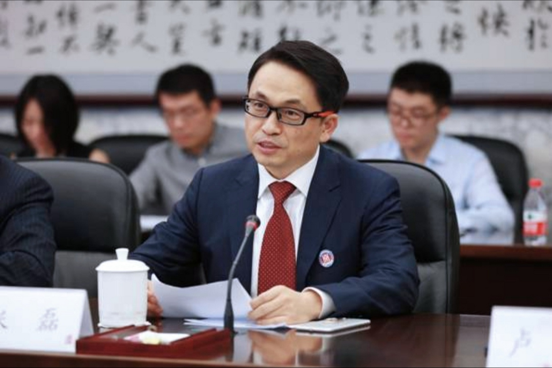 2020年7月,高瓴资本的张磊看中了做电池的宁德时代,于是不顾所有人的