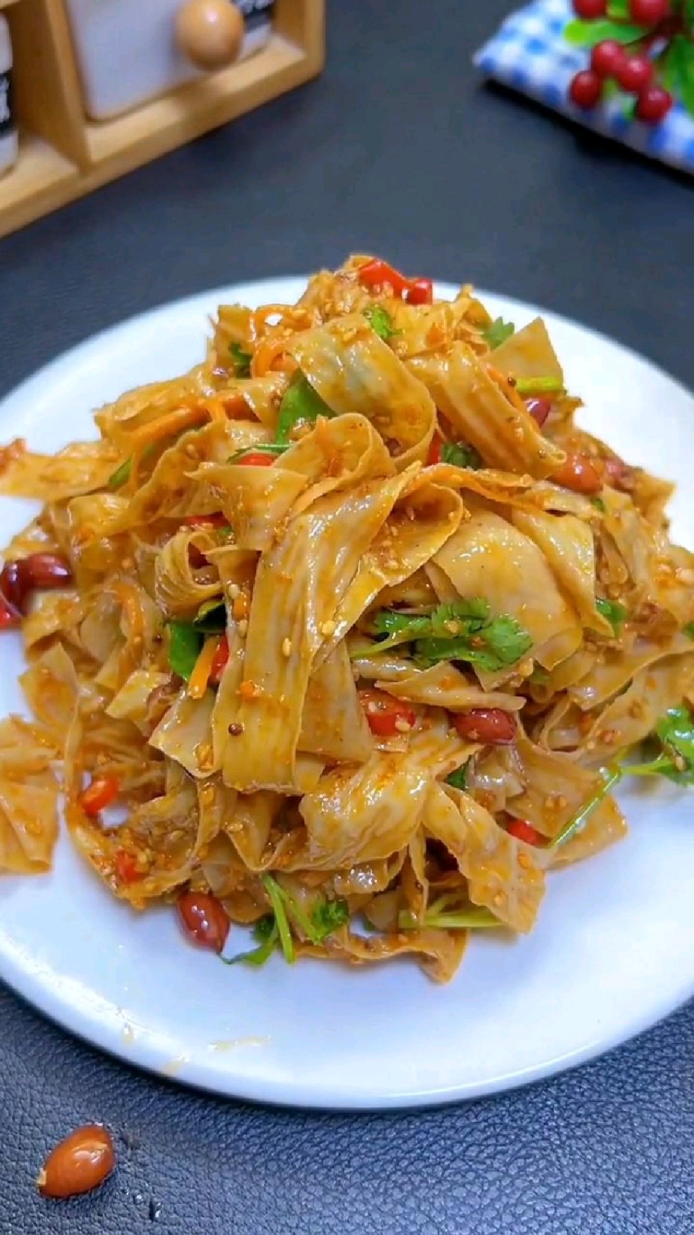 凉拌豆皮,酸辣爽口,越吃越好吃