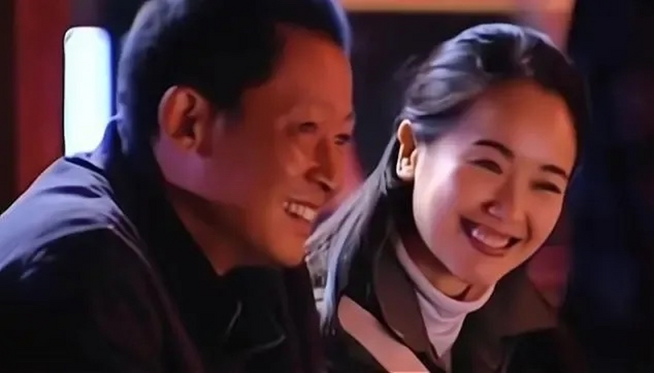 有一天,左小青和王志文一起喝酒,左小青借着酒劲儿问了王志文一个