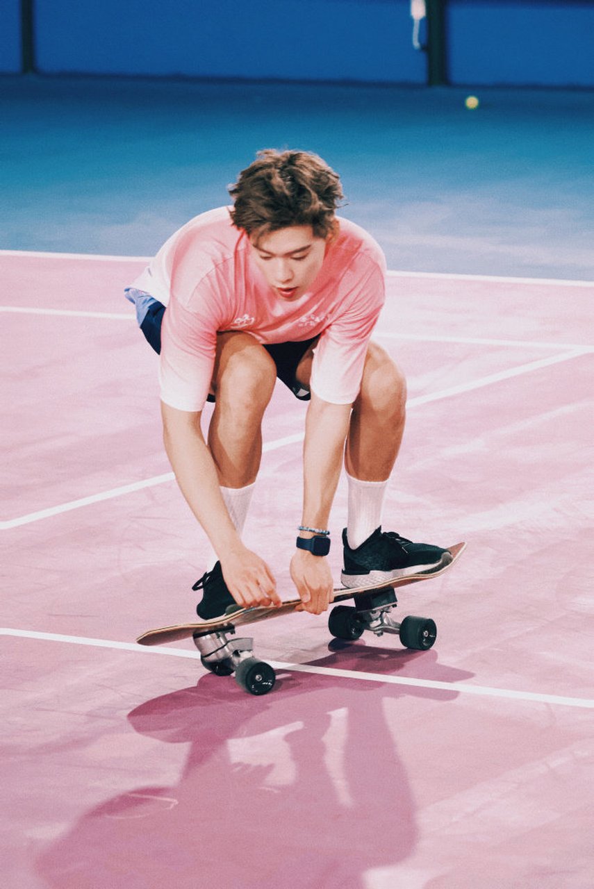 体育# #娱乐#  #我要上热门#网球,滑板,篮球都会的"余景天"真的帅