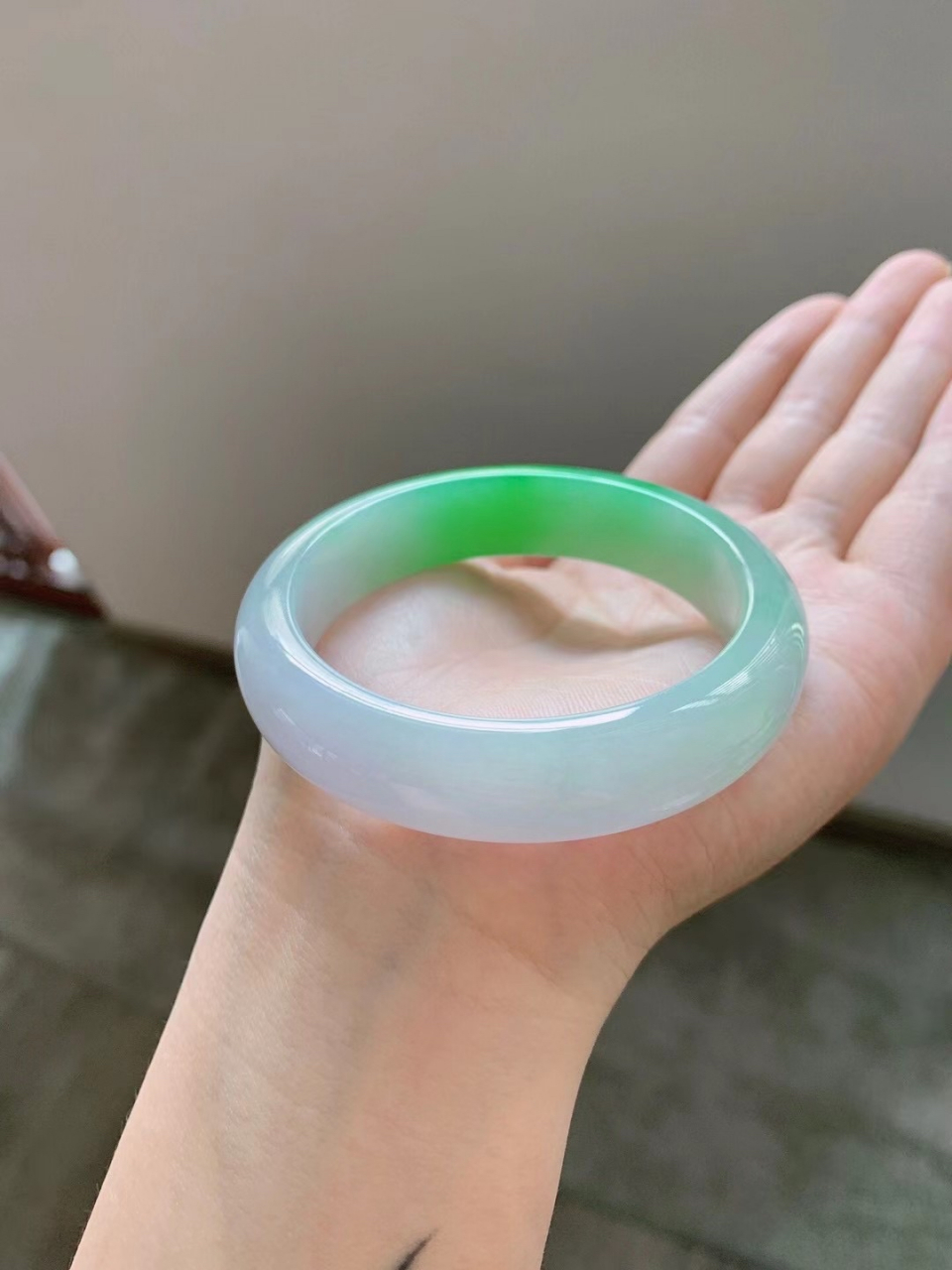 冰飘阳绿手镯#翡翠# #时尚