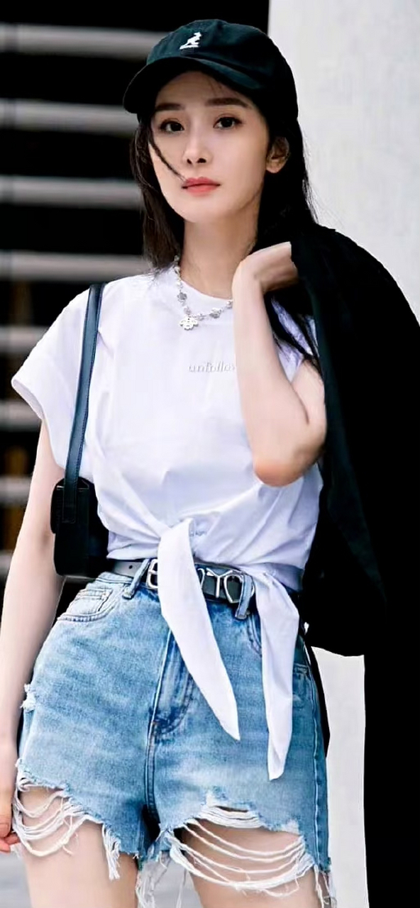 杨幂的牛仔短裤太美了